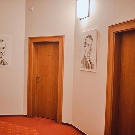 Hradec Králové Hotel Grand מראה חיצוני תמונה