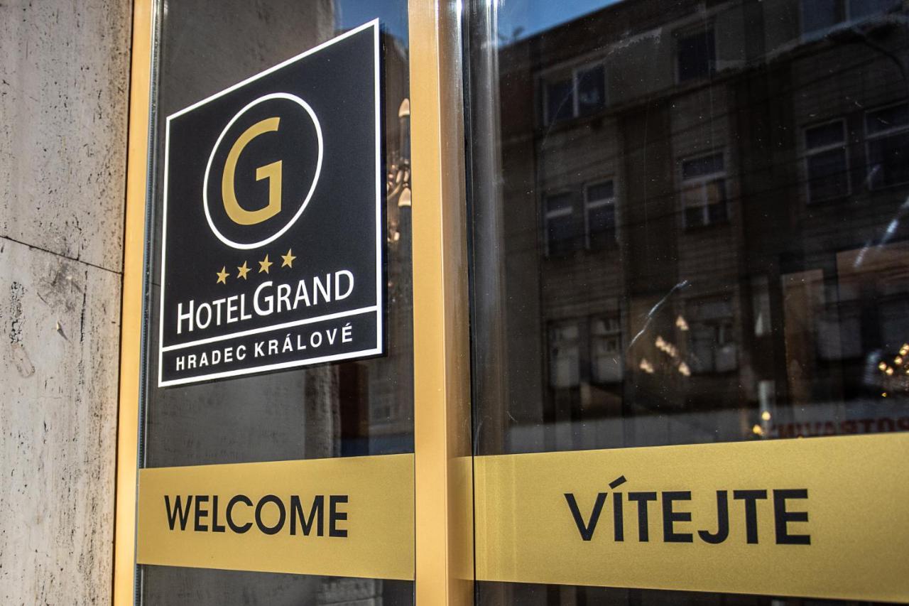 Hradec Králové Hotel Grand מראה חיצוני תמונה