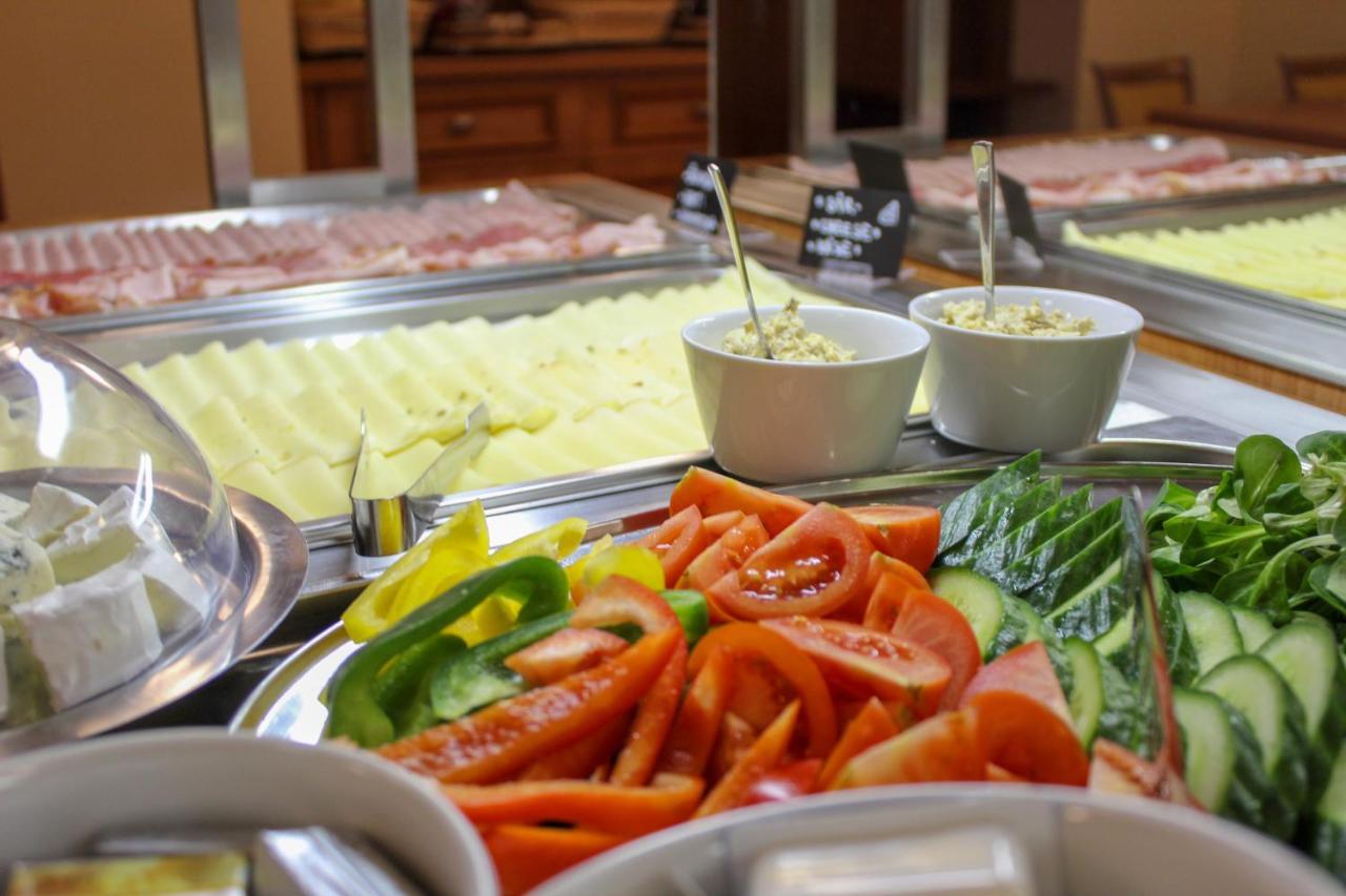 Hradec Králové Hotel Grand מראה חיצוני תמונה