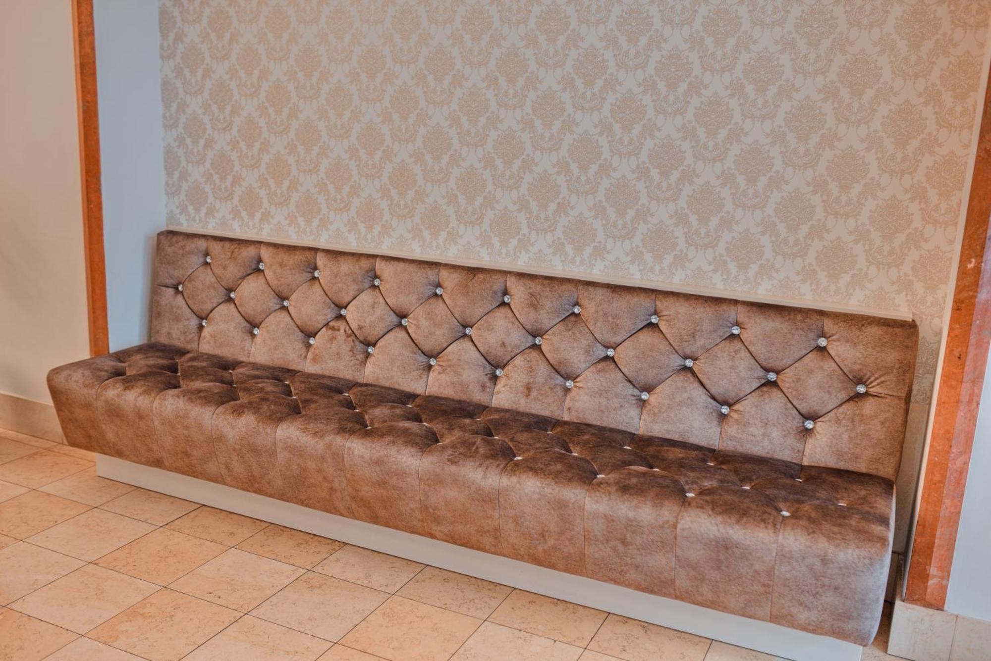 Hradec Králové Hotel Grand מראה חיצוני תמונה