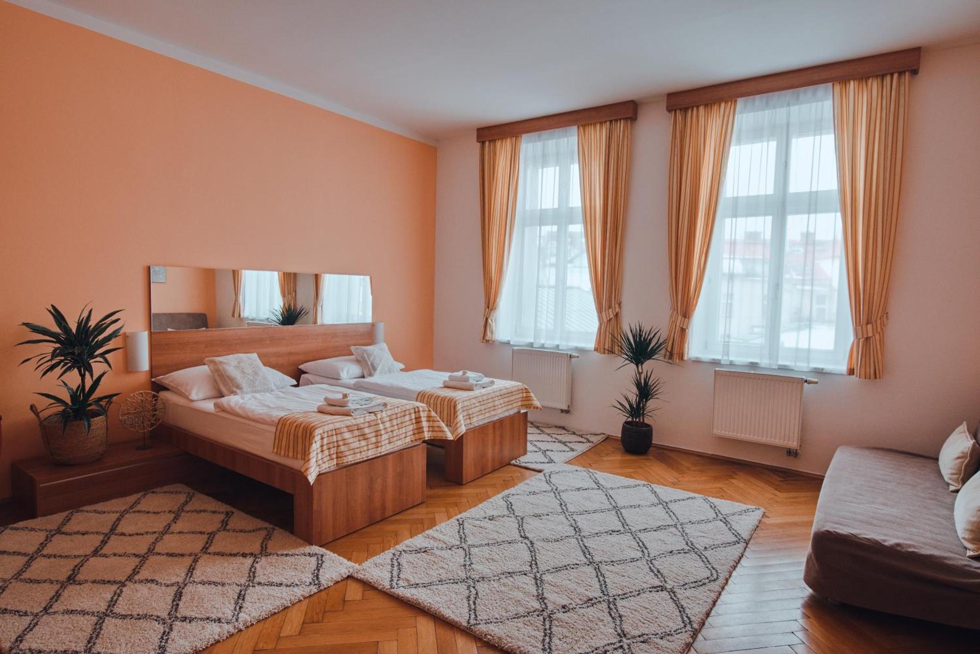 Hradec Králové Hotel Grand מראה חיצוני תמונה