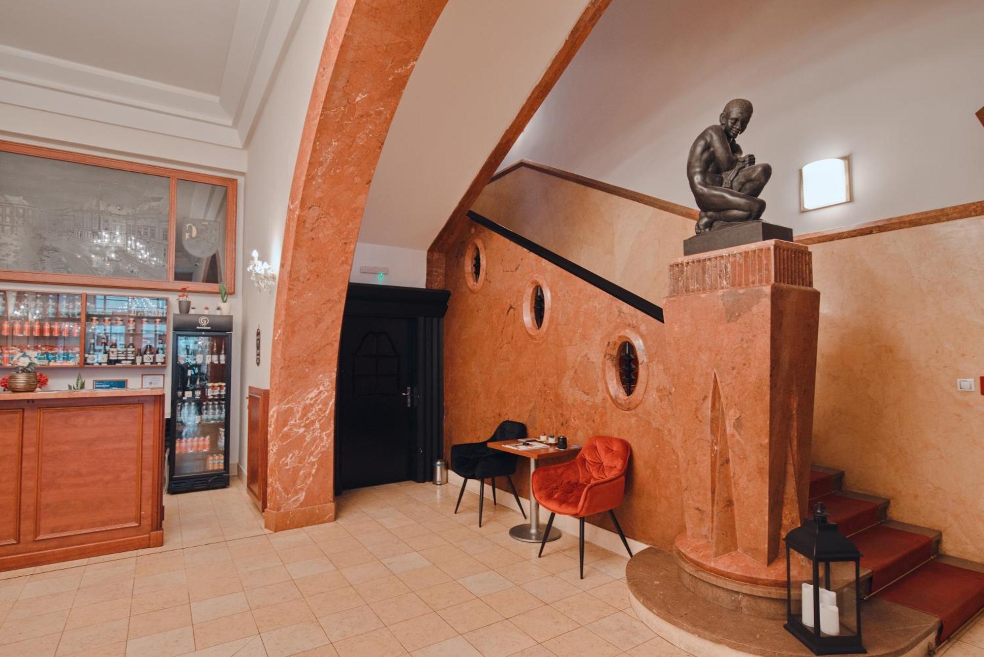 Hradec Králové Hotel Grand מראה חיצוני תמונה