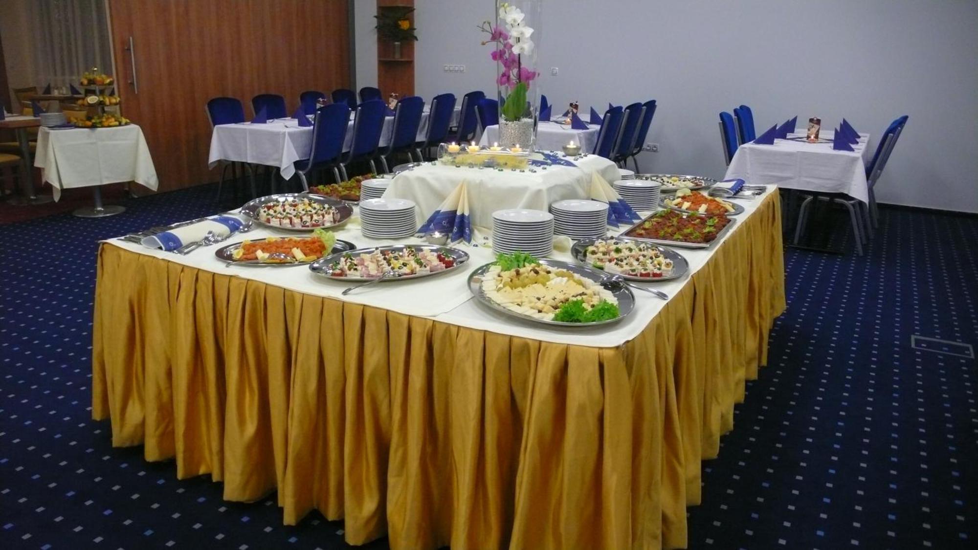 Hradec Králové Hotel Grand מראה חיצוני תמונה