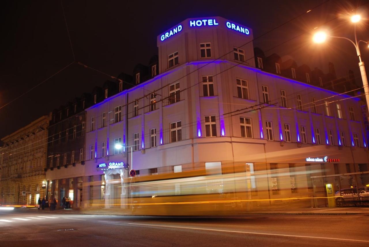 Hradec Králové Hotel Grand מראה חיצוני תמונה
