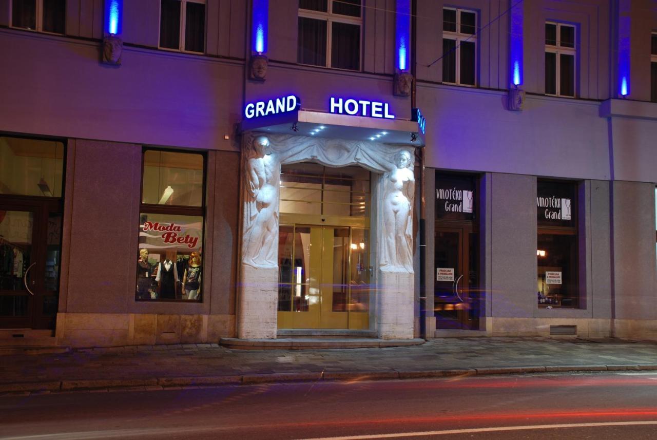 Hradec Králové Hotel Grand מראה חיצוני תמונה